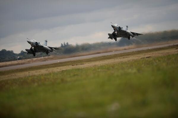 FRANCUSKI MIRAŽ SE SRUŠIO NA SEVERU MALIJA: Uzrok pada tečnički problemi (FOTO)