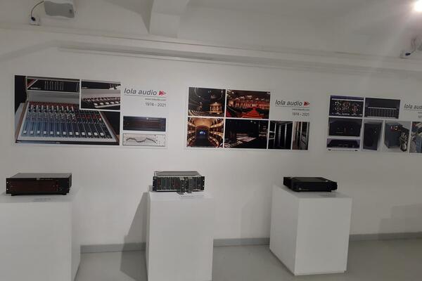 ESPRESO NA OTVARANJU IZLOŽBE "AUDIO-INDUSTRIJA U SRBIJI": Posetioci će videti KLJUČNE UREĐAJE od 30-ih do DANAS!