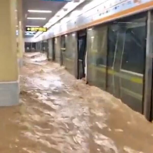 12 LJUDI STRADALO U POPLAVAMA U KINI! Najobilnije padavine u poslednjih 1.000 godina pogodile provinciji Henan!