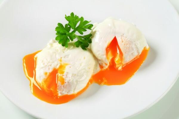 SRBI IH JEDU KAO LUDI, A TO MOŽE BITI POGUBNO PO ZDRAVLJE: Evo šta tačno KAŽU STRUČNJACI!