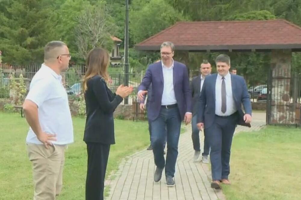 Vučić: Za 15 dana kreću radovi na putu između Sisevca i Grze