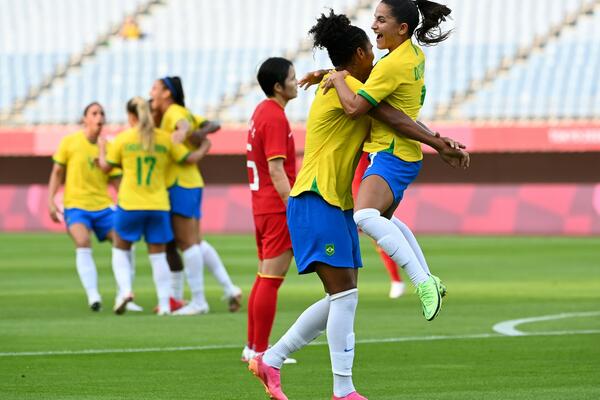 OLIMPIJSKE IGRE SU POČELE: Krenuo fudbal, PETARDA BRAZILA!