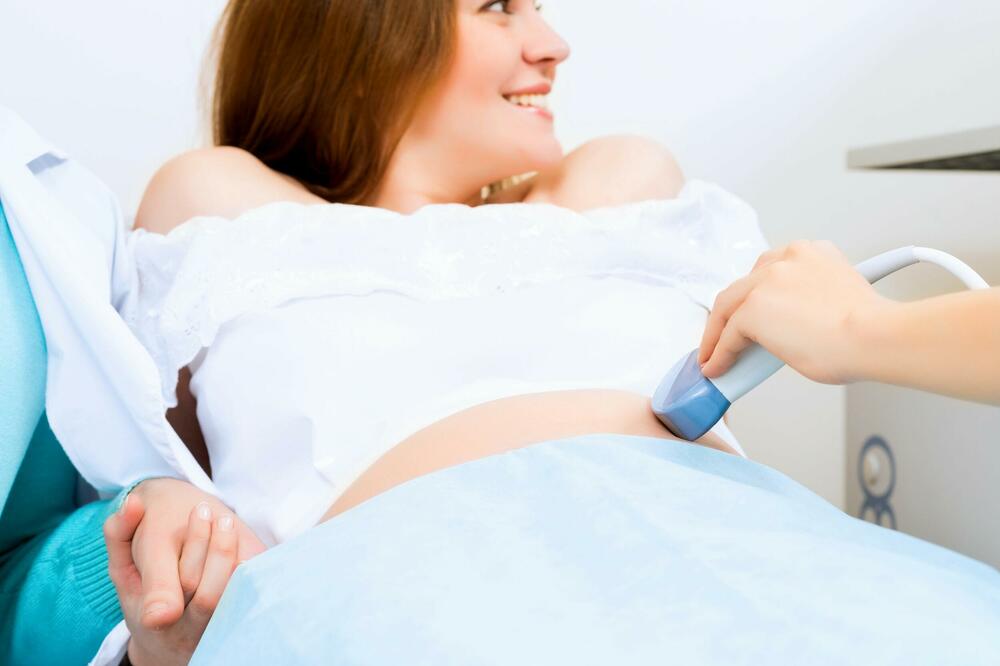 SVI SU MISLILI DA JE ISPLAŽENI JEZIK BEBE NA ULTRAZVUKU PRESLADAK PRIZOR: Kad se porodila usledio je PAKAO! (FOTO)