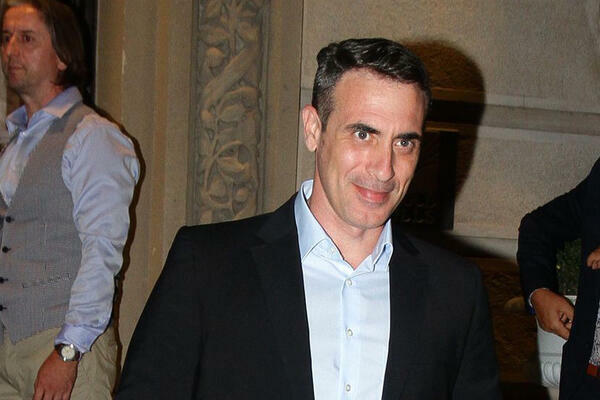 VODITELJ SE SKINUO U 5. DECENIJI I POKAZAO TELO KAKVO NE MOŽETE NI DA ZAMISLITE: Puca od mišica i jačine! (FDOTO)