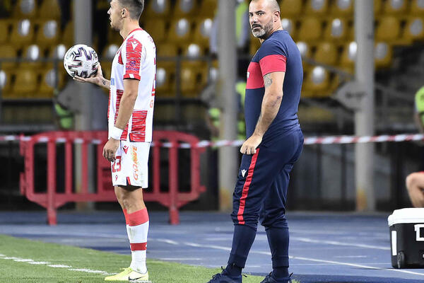 STANKOVIĆ NA UDARU NAVIJAČA POSLE NOVOG RAZOČARANJA: "Ovo nije Zvezda, ovo je (teška) sramota"; "Ekipa kriminalna!"