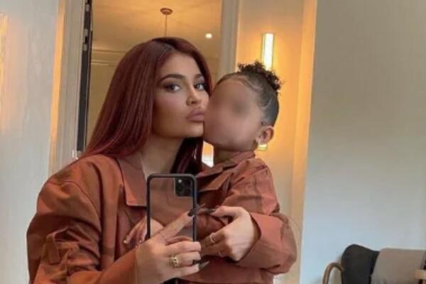 POSTAJE DIREKTORKA SA 3 GODINE?! Ćerka NAJZGODNIJE BILIONERKE uplivala u BIZNIS VODE, sprema se nešto VELIKO!