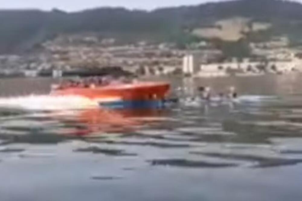 UŽASAN INCIDENT NA DUNAVU! Bahati manijak GLISEROM PREŠAO PREKO KAJAKA SA JUNIORIMA! (UZNEMIRUJUĆI VIDEO)