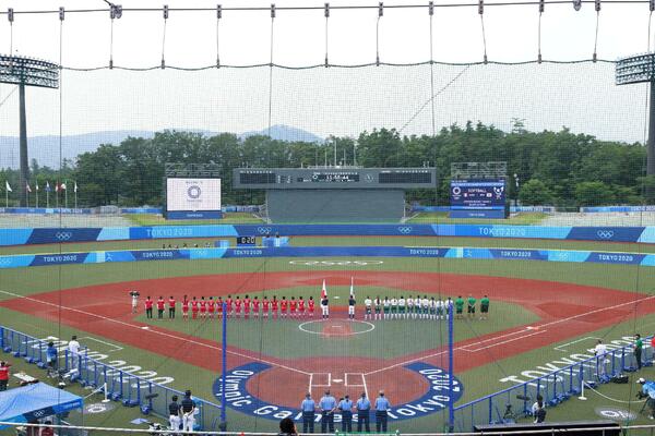NEOBIČAN POSETILAC NA OLIMPIJSKOM BORILIŠTU: Sve su mogli da očekuju, ali da medved uđe na stadion...
