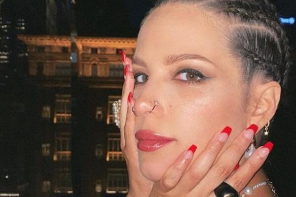 PEVAČICA SE PORODILA, A NE ŽELI DA DETE ZNA KOG JE POLA! "ONO" ĆE ODLUČITI DA LI JE DEČAK ILI DEVOJČICA!