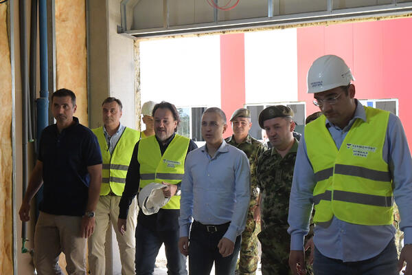 Ministar odbrane Stefanović obišao radove na izgradnji nove kovid bolnice u Novom Sadu