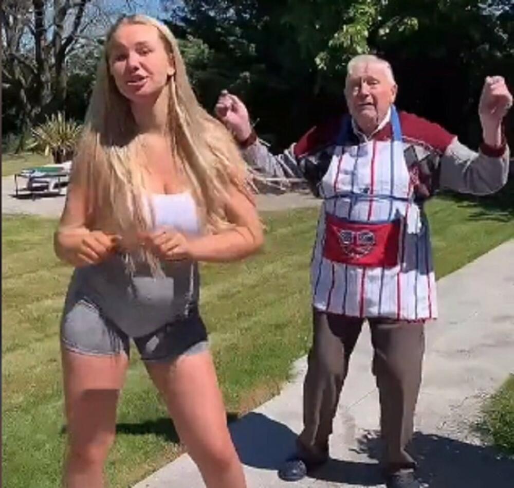 (VIDEO) POGLEDAJTE SAMO ŠTA JE DEDA RADIO IZA ZGODNE PLAVUŠE: Ljudi ostali u ŠOKU!