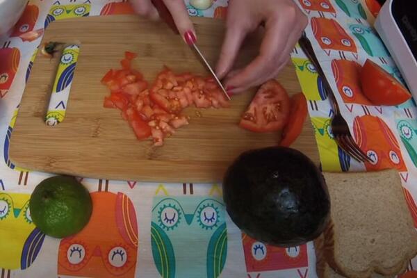 OVO TREBA JESTI KADA SU VELIKE VRUĆINE: Nutricionistkinja savetuje koja namirnica je ubedljivo najbolja! (FOTO)