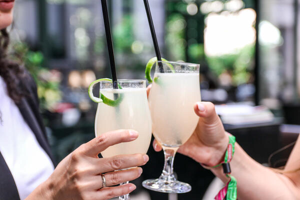 PRAVI MAJSTORI PRAVE SAMO OVAKVU LIMUNADU: Pogledajte caku sa NARANDŽOM, NEMA DALJE! (RECEPTI)