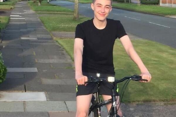 15-GODIŠNJAK REKAO MAJCI DA JE VOLI I VIŠE GA NIKAD NIJE VIDELA: Nakon tih reči usledio je UŽAS!