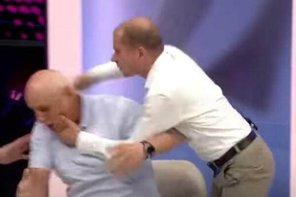 ŠOK! POLITIČARI SE BRUTALNO MAKLJALI U PROGRAMU UŽIVO: Uhvatio ga i BACIO sa stolice, i LEKARI INTERVENISALI!