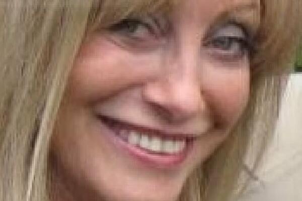 BIZNISMENKA ANDREA UDARILA U SKUP AUTOMOBIL: Na neverovatan način uspela da izbegne KAZNU!