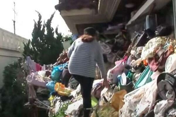 KUĆU ZATRPAVAO ĐUBRETOM ČITAVU DECENIJU: Nagomilao je TONE SMEĆA, a sve zbog ROĐENOG SINA! (FOTO+VIDEO)