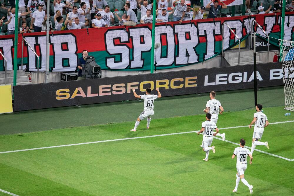 NEĆE PO DOBROM PAMTITI MEČ: Poljski fudbaler povredio se prilikom proslavljanja gola (FOTO)
