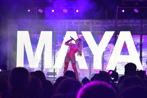 VATRENO: Maja Berović zapalila scenu u se*si crvenom kostimu!