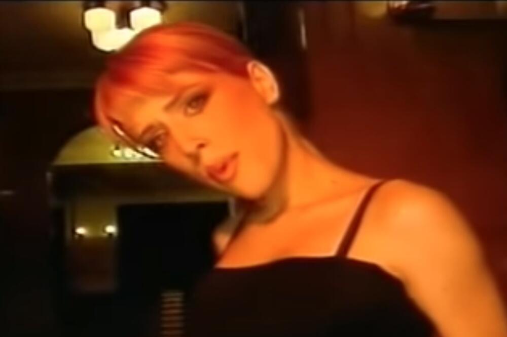 DANAS JE JEDNA OD NAJPOZNATIJIH FOLK PEVAČICA, A NEKADA JE NE BISTE PREPOZNALI: Razlika je itekako vidljiva! (FOTO)