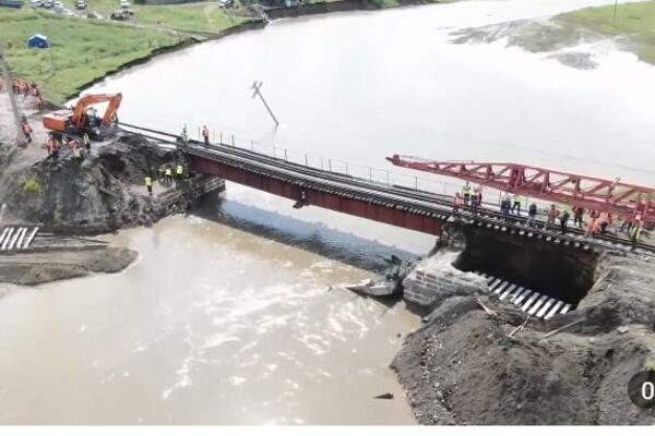 SRUŠIO SE MOST: Ogromnu štetu nanele nekontrolisane KIŠE