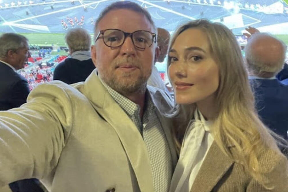 MADONIN BIVŠI MUŽ DOVEO SADAŠNJU ŽENU NA CRNOGORSKO PRIMORJE: Proslavljaju 6. godišnjicu braka!