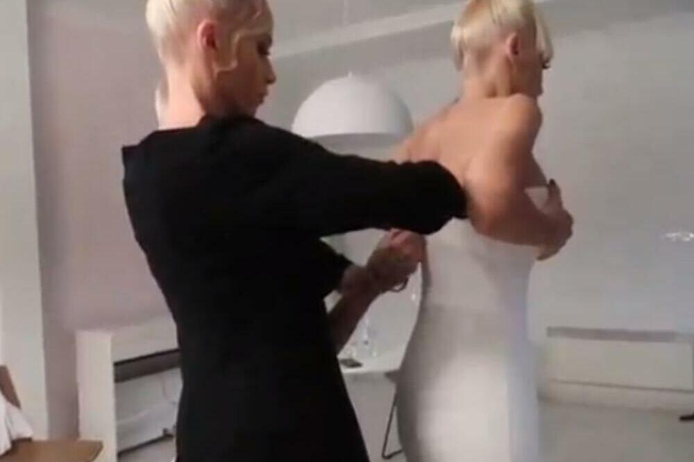 BAŠ JE BAKSUZ: Bekvalčevoj PUKLA haljina 5 minuta pre izlaska na binu- sestra Kristina PREUZELA STVAR u svoje ruke!