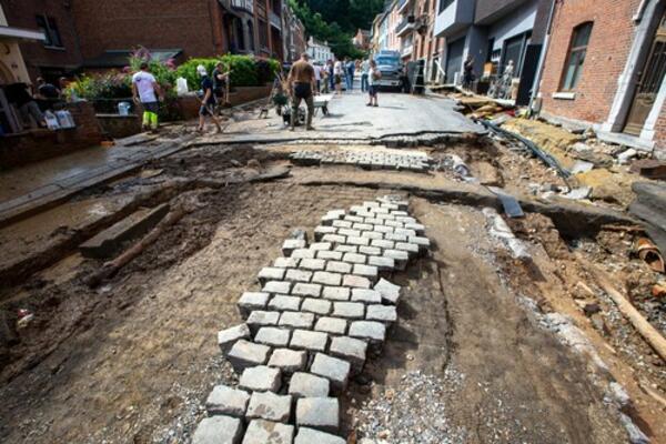 OLUJA "JUNIS" HARA BELGIJOM: Poginuo BRITANAC nakon što ga je VETAR PREVRNUO IZ ČAMCA