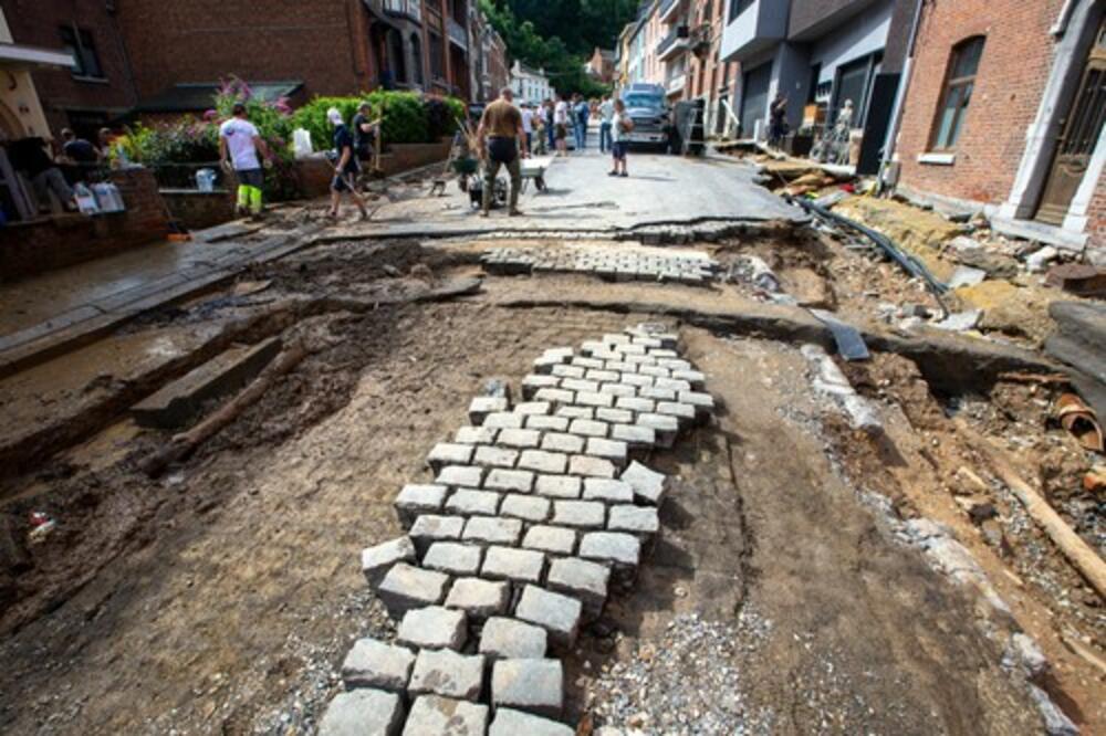 OLUJA "JUNIS" HARA BELGIJOM: Poginuo BRITANAC nakon što ga je VETAR PREVRNUO IZ ČAMCA