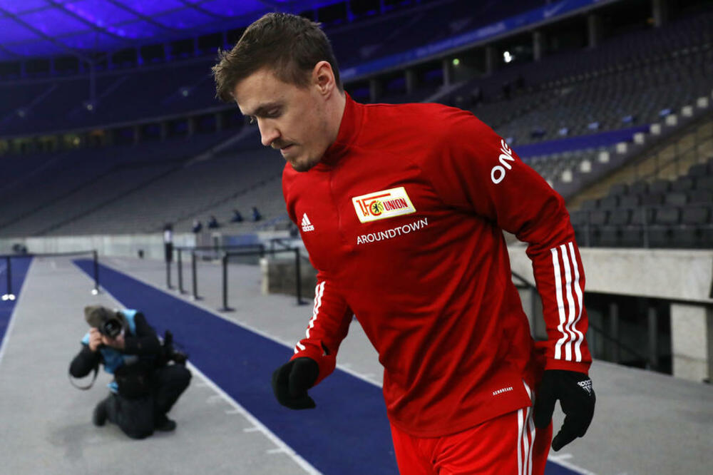 NAJLEPŠI MOMENAT IGARA DO SADA: Nemački fudbaler na originalan način zaprosio svoju devojku!