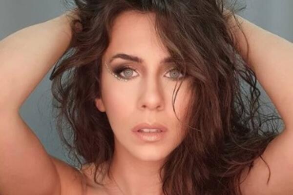 "STAVIM KAMERU NA STO I BUDEM DIVLJA"! Naša glumica obožava da objavljuje fotke u DONJEM VEŠU, prava je BOMBA!