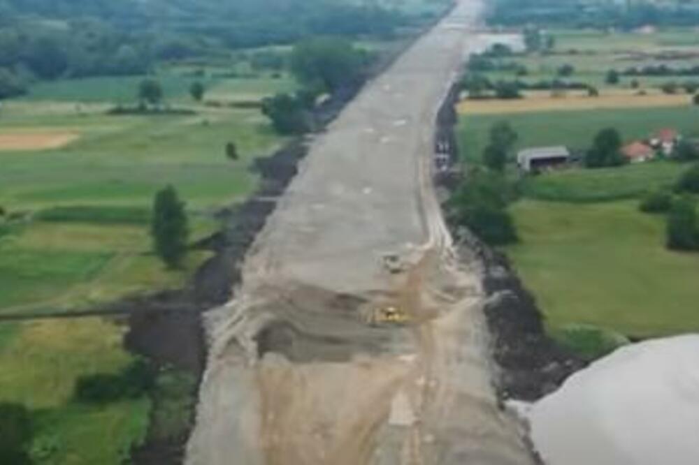 POGLEDAJTE PRVE SNIMKE BUDUĆEG AUTO-PUTA: Ovako izgleda vožnja dronom od Preljine do Požege (VIDEO)