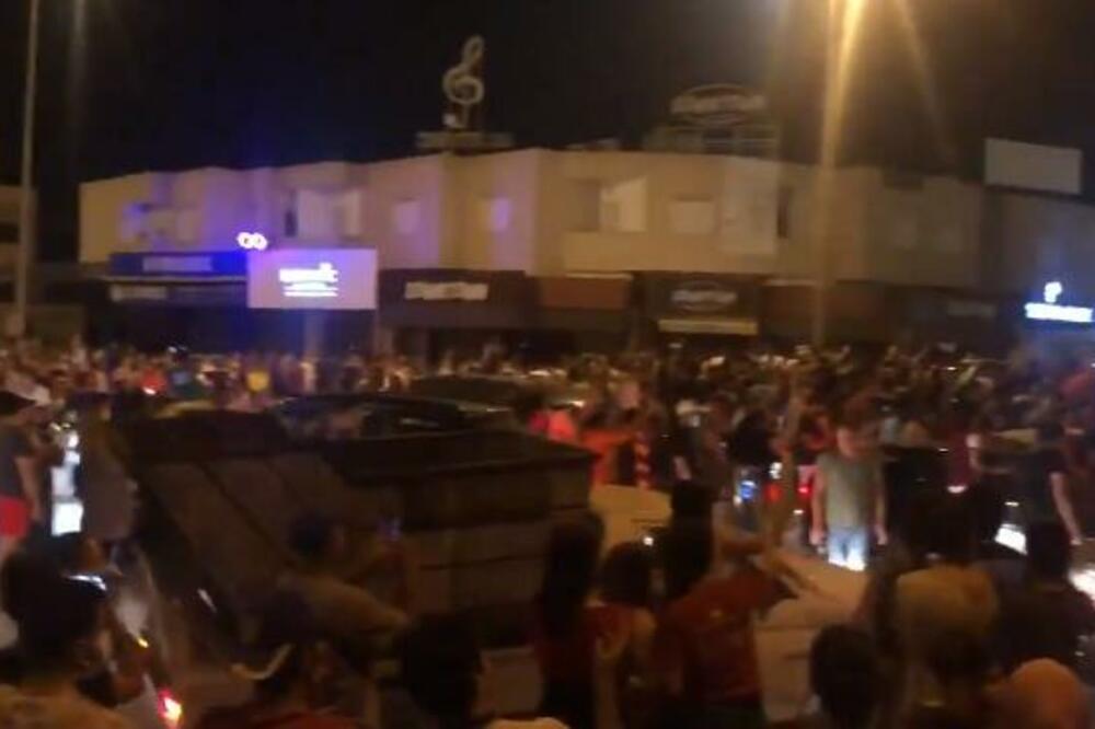 U TUNISU ŽESTOK SUKOB DEMONSTRANATA I POLICIJE: Izneti VODENI TOPOVI, protest održan uprkos zabrani okupljanja!