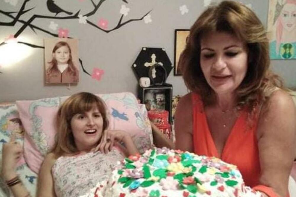 MAJKA SILOVANE DEVOJČICE OBJAVILA TEŠKU PORUKU: Devet godina je prošlo otkad sam te poslednji put videla da hodaš!