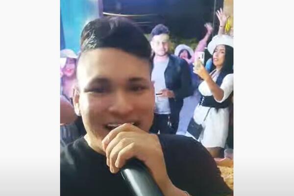 DEVOJKA DOŠLA NA ŽURKU, PEVALA, PA SE PREVRNULA! Pala sa drugog sprata, a kamera je sve zabeležila (UZNEMIRUJUĆE)