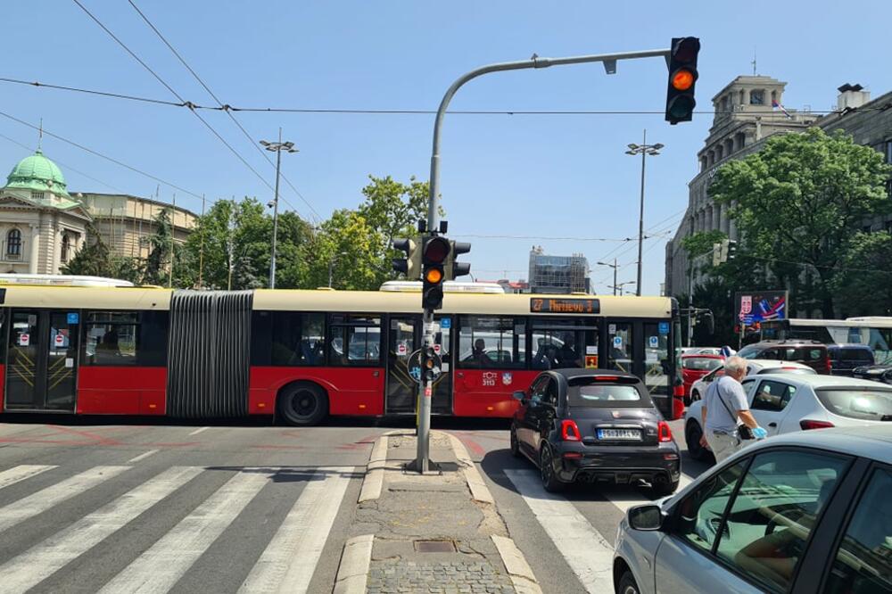 Trg Nikole Pašića ne radi: Šest linija gradskog prevoza još uvek vozi izmenjenom trasom, a evo i do kada