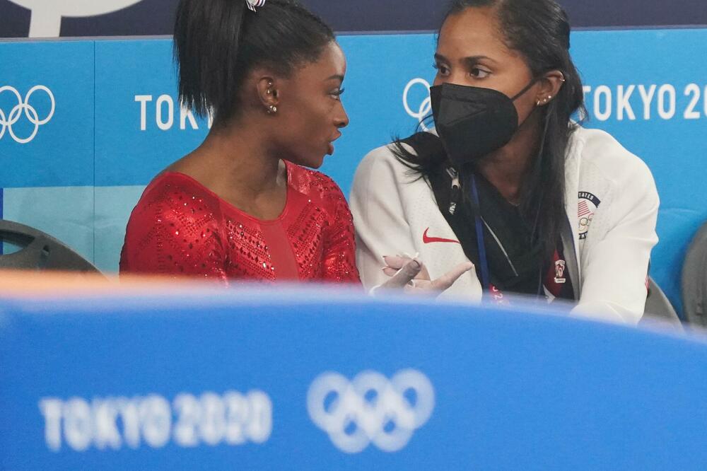 AMERIKA U ŠOKU: Najbolja gimnastičarka morala da odustane od takmičenja (FOTO)