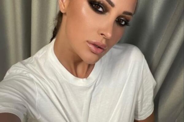 KAO IZ HOLIVUDA! Crni korset i izazovni Prijin pogled će vas ZALEDITI: Nikada nije bolje izgledala, PROVOKACIJA!