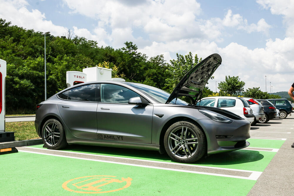 Amil Ćorović, Tesla