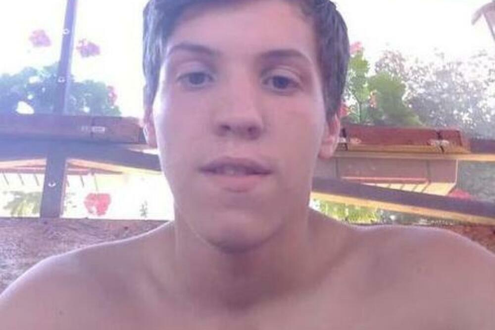 DEČAK JE IMAO SIVU MAJICU I CRVENE PANTALONE: Isplivali detalji, svi koji ga vide neka jave odmah