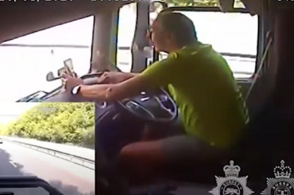 KAKVA BAHATOST: Slao poruke dok je vozio pa se zakucao u KOMBI, napravio 42 prekršaja tokom JEDNE VOŽNJE (VIDEO)