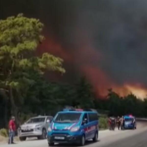 STRAVIČAN ŠUMSKI POŽAR NA JUGU TURSKE: Evakuisano stanovništvo, pacijenti prebačeni u drugu bolnicu! (VIDEO)