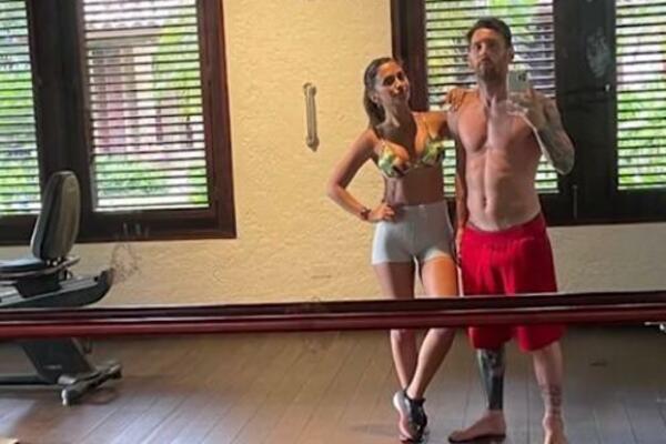 MESIJEVA SUPRUGA ZAPALILA INTERNET: Leo brže-bolje brisao Antoneline snimke, ali KASNO! (VIDEO)