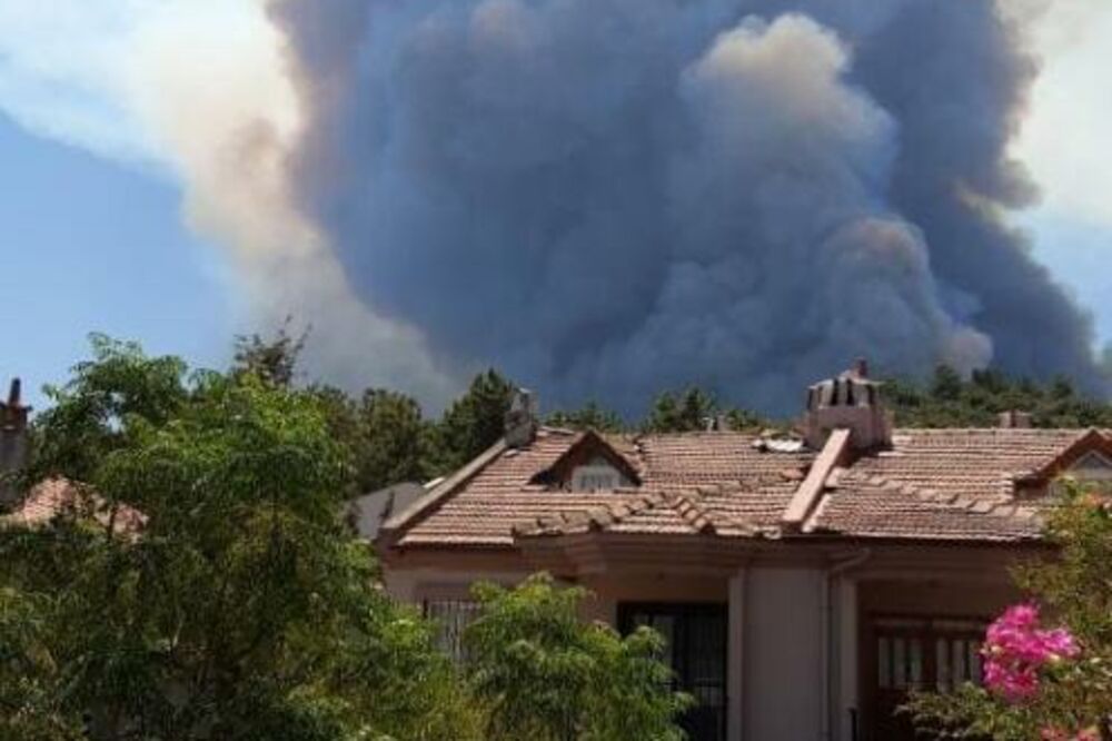 POŽAR U OMILJENOM SRPSKOM LETOVALIŠTU IZAZVALA DECA? Vatrogasci se i dalje bore sa vatrenom stihijom u Marmarisu!
