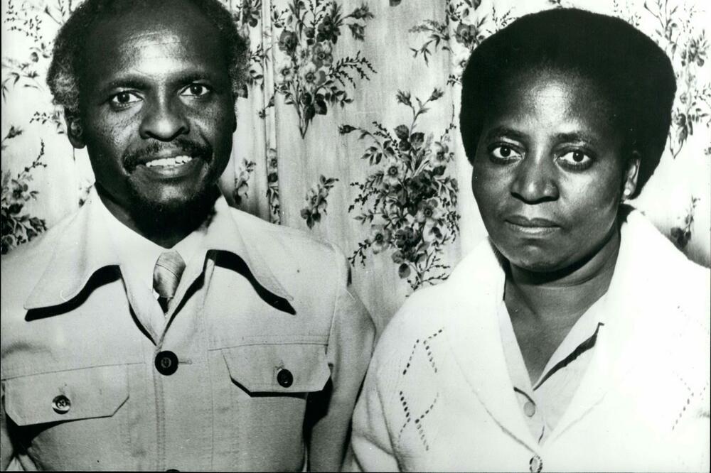 UMRLA ŽENA KENANA BANANE: Žalost u afričkoj državi