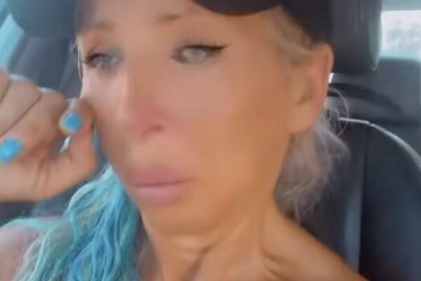 BIVŠA RIJALITI UČESNICA VAN KONTROLE ZBOG RASKIDA: Lije suze i spominje POLNI ORGAN, ne može da se smiri za volanom