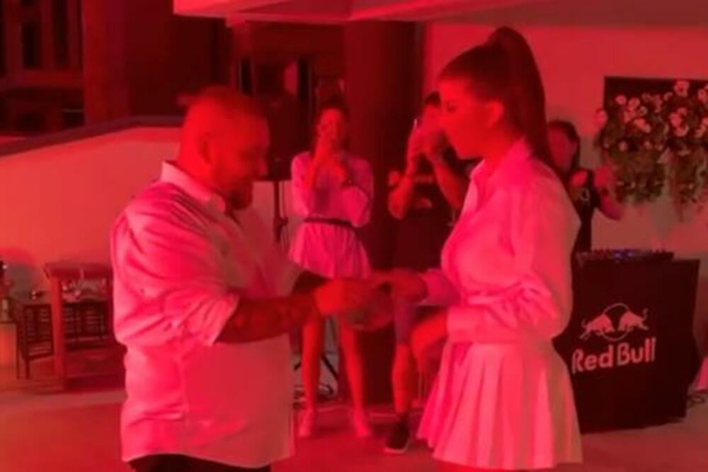 ĐANIJEV SIN VERIO DEVOJKU! PRIREDIO JOJ NEZABORAVAN PRIZOR: Vatromet prštao sa svih strana! (FOTO)