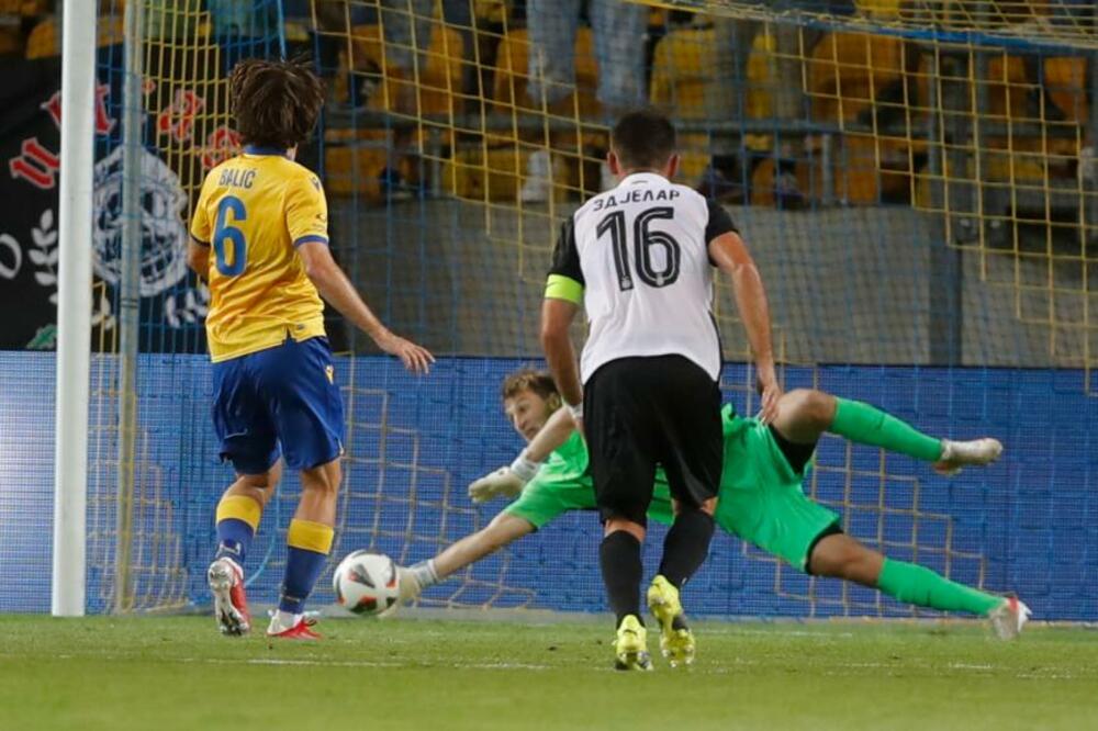 POPOVIĆ OTKRIO KAKO JE USPEO DA ODBRANI PENAL: Otprilike sam znao gde šutira, samo je bilo pitanje tajminga