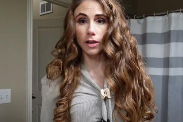 SLAVNA DOKTORKA DREJ OTKRIVA KAKO JE PUSTILA OVAKO DUGAČKU I ZDRAVU KOSU: Podelila je ODLIČAN TRIK! (FOTO)