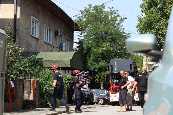POTRESNE SCENE U VIDOVDANSKOJ! Stanari iznose lične stvari iz obrušene zgrade (FOTO/VIDEO)